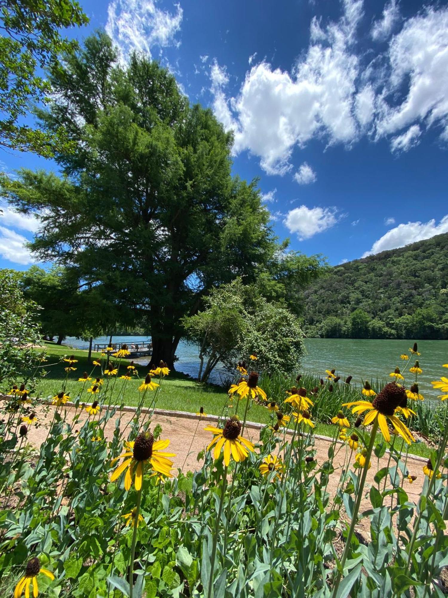 Lake Austin Spa Resort Exterior photo