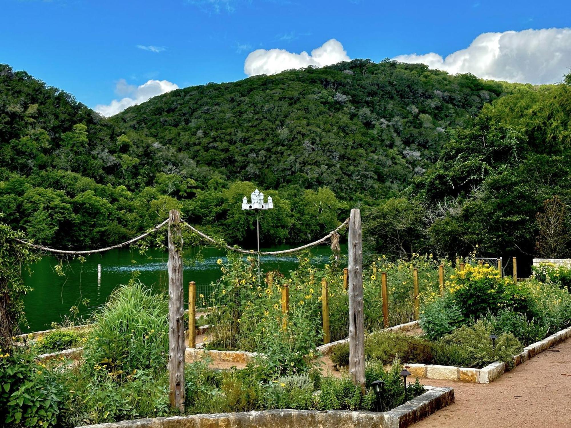 Lake Austin Spa Resort Exterior photo