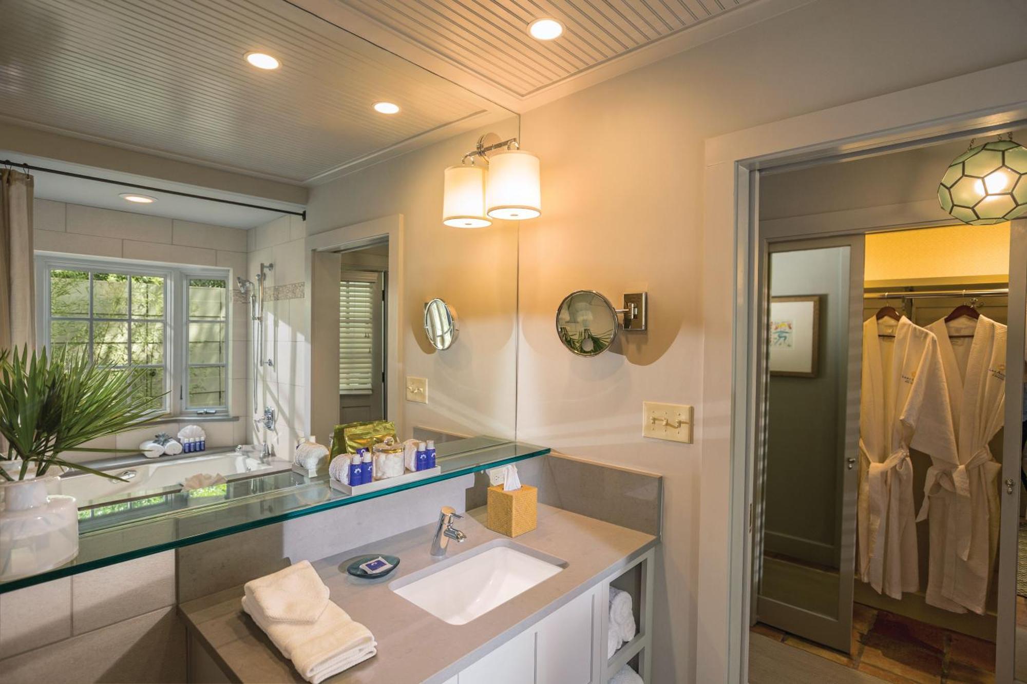 Lake Austin Spa Resort Room photo